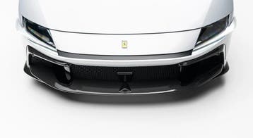 Dit betreft een Ferrari 12Cilindri carbon Novitec voorbumper, Verzenden