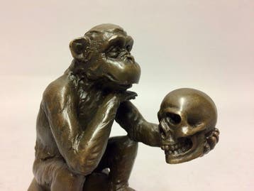 Beeldje, Bronzen beeld - Het aapje van Darwin - 1,2 kg -