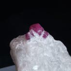 21 g robijn op marmer · topkristal, Sar-e-Sang · Het