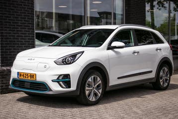 Zakelijke Lease |  Kia e-Niro Edition 64 kWh, Automaat, Gebruikt, Overige brandstoffen, Wit