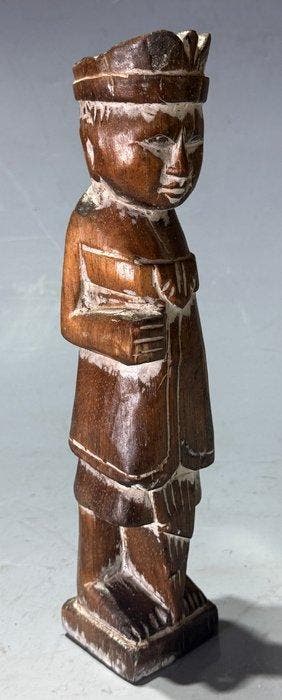 Een figuur die waarschijnlijk van Chinese handelaren was. -