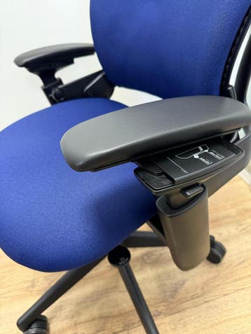 Steelcase Leap V2 Full Option - Blauwe Bureaustoel - Zgan, Zo goed als nieuw, Bureaustoel, Ergonomisch, Verzenden