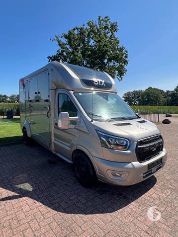 Uniek! Luxe STX Ford paardenwagen uit 2022!, Dieren en Toebehoren, Ophalen, Zo goed als nieuw, Aluminium, 2-paards trailer