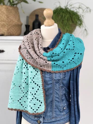 Haakpatroon Mooie 1,5 meter sjaal Blauw/Groen/Bruin, Ophalen of Verzenden, Nieuw, Breien of Haken, Wol of Garen