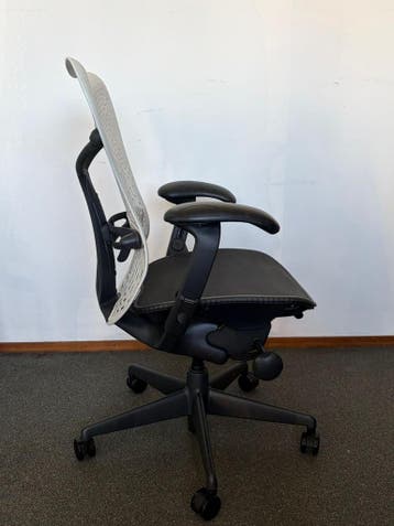 Refurbished Herman Miller Mirra Alpine - Inclusief Garantie!, Huis en Inrichting, Verzenden, Zwart, Zo goed als nieuw, Bureaustoel