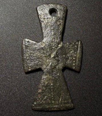 Middeleeuwen, kruisvaardersperiode Bronzen Maltees kruis met, Antiek en Kunst