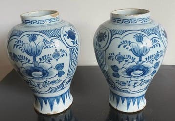 Vaas (2) - Aardewerk - Set Delft 18e eeuws, Antiek en Kunst