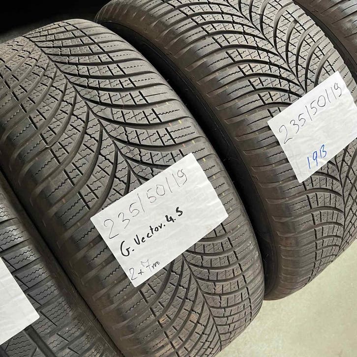 2 x Goodyear Vector 4 Seasons 235-50-19 4 Seizoenbanden 7mm, Auto-onderdelen, Banden en Velgen, 19 inch, All Season, 235 mm, Personenwagen