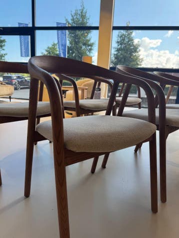 Armstoel Rayven - Bruin - Set van 6 - Eleonora, Huis en Inrichting, Stoelen, Bruin, Nieuw, Scandinavisch, Ophalen of Verzenden