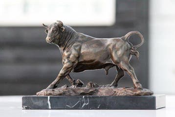 Beeld, woeste stier - 21 cm - brons marmer, Antiek en Kunst