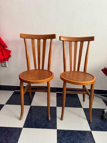 Stoel (2) - hard hout - Zeer oude stoelen
