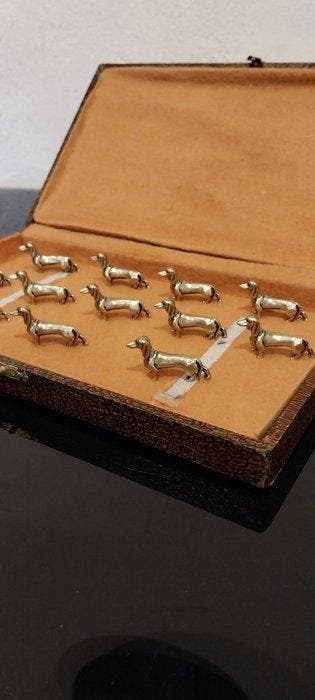 Messensteun (12) - Fox terrier - Verguld messing