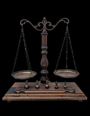 Ancienne balance en bois avec poids en laiton - Balans of