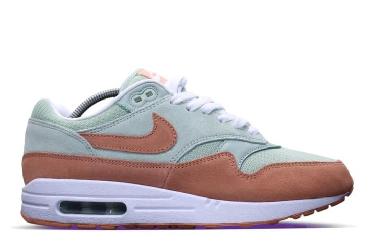 CLEARANCE SALE • Nike Air Max 1 By You Beige Pistache • 41, Kleding | Dames, Schoenen, Sneakers of Gympen, Ophalen of Verzenden