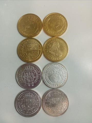 Spanje. Lote 8 monedas españolas 4 bañadas en oro 24k y 4