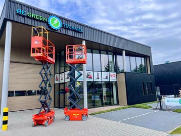 Kleine Elektrische Schaarhoogwerker – Compact en Lithium, Zakelijke goederen, Machines en Bouw | Liften, Steigers en Ladders, Verzenden