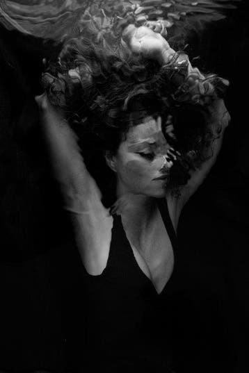 Carla Sutera Sardo - The Shape of Water black, Antiek en Kunst