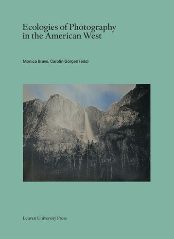 Ecologies Of Photography In The American West | Nieuw, Ophalen of Verzenden, Nieuw, Robin Kelsey; Emilia Mickevicius; Katherine Mintie; Andrés Pardo Piccone; Jordan Reznick; Cara Romero; Martha Sandweiss; Jennifer Tucker; Will Wilson; Alan Braddock; Alice Cazenave; Emily Cornish; Binh Danh; Mercedes Dorame; Yves Figueiredo; Elizabeth Hutchinson