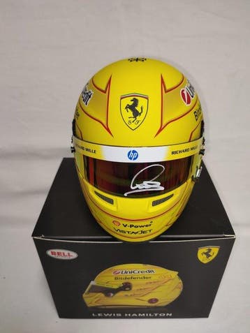 Ferrari - Lewis Hamilton - 2026 - helm op halve schaal, Verzamelen, Automerken, Motoren en Formule 1, Nieuw