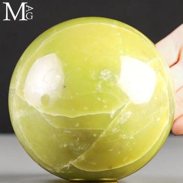 Levendig groen serpentijn Grote bol - Hoogte: 115 mm -