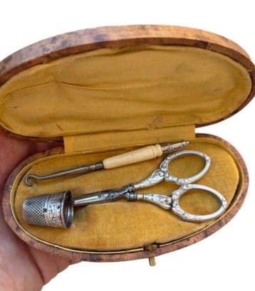 Antiek Toiletset - Antiek naai-set Nécessaire van massief