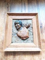 Ana Rupene met kind - ingelijste kauri-harsbuste - Maori -