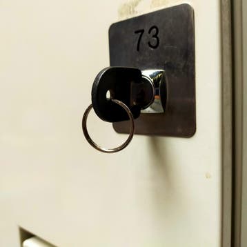 4-deurs Oostwoud ruimte besparende Z-lockerkast - 195x80x50, Huis en Inrichting, Kasten | Lockerkasten, Ophalen of Verzenden, Nieuw