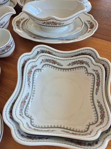 Hutschenreuther - Eetservies voor 12 (106) - Arabella -