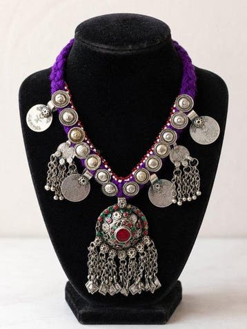 Kuchi-halsketting - Zilver, zilverlegering, textiel, Glas -, Antiek en Kunst