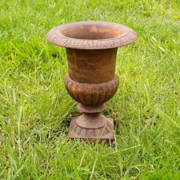 Gietijzeren tuinvaas - 24 cm hoog, Overige materialen, Gebruikt, Ophalen of Verzenden, Overige vormen