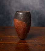Oud-Egyptisch Zwartgelakt aardewerk. Met professioneel