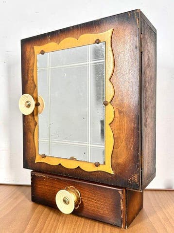 Kabinet - Vintage houten medicijnkast met geëtste spiegel en