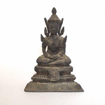 Oud-Indochinese Mengmetaal Zittende Boeddha op troon
