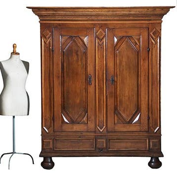 Stoere 17e eeuwse 2-deurs kast op bolpoten  Prachtige patina, Antiek en Kunst, Antiek | Meubels | Kasten, Ophalen of Verzenden