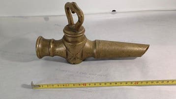 Vat - Brons - Wijnvat bronzen kraan