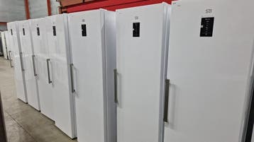 Ruime hoge koelkasten voor budgetprijs en gratis bezorgd, Witgoed en Apparatuur, Zonder vriesvak, 200 liter of meer, 60 cm of meer