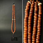 Boeddhistische objecten - Fenolhars, conch schelp, been -