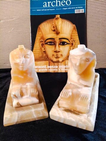 alabaster Sculpturen - Hoogte: 11.9 cm - Breedte: 7.8 cm-