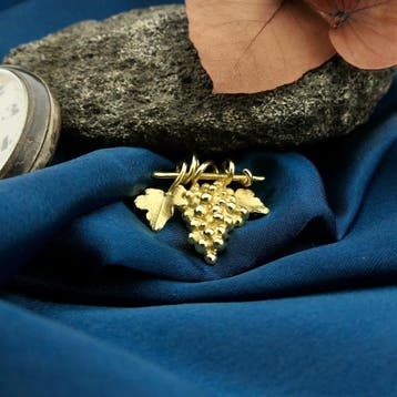 Gouden broche van een tros druiven., Ophalen of Verzenden, Gebruikt, Goud, Goud