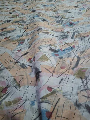 Prachtige stof in Pollock-stijl ontworpen door Beppe