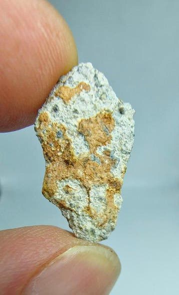 Maanmeteoriet Bechar 006. Feldspathische breccie. - 2 g