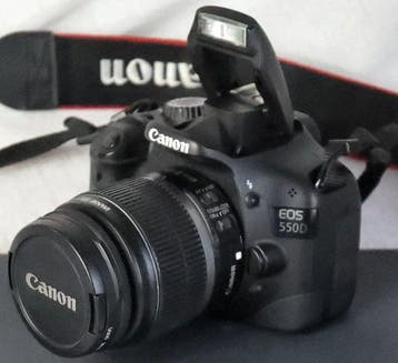 Canon EOS 550D met EF-S 18-55mm IS en overige Accessoires, Nieuw