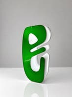 Vintage industriële verlichte letter E – Italiaans