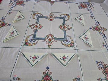 Tafelkleed (7) - 122 cm - 124 cm - tafelkleed en 6