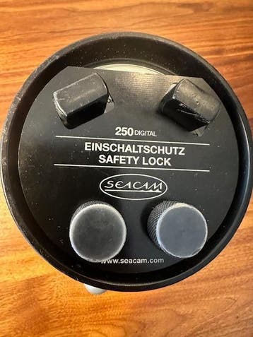 Secam Seaflash 250TTL Onderwaterflitser, Meer dan 40 meter, Ophalen of Verzenden, Zo goed als nieuw, Inclusief handleiding