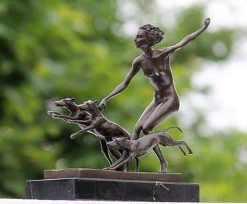 Beeld, hunting diana with 3 dogs - 23 cm - Brons, Marmer