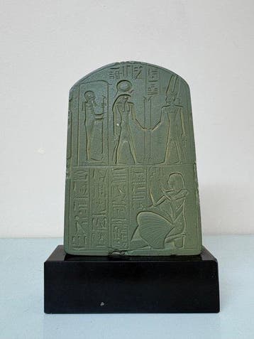 Museo del Louvre - Buste, Estela de Tchia – Reproducción