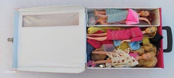 Sindy - Figuur - Sindy poppen set met roze koffer en kleding
