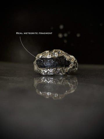 Handgesmede zilveren ring, uniek exemplaar ter wereld, met