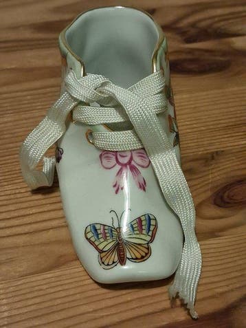 Herend - sculptuur, HEREND 125. Anniversary baby shoe, 7570
